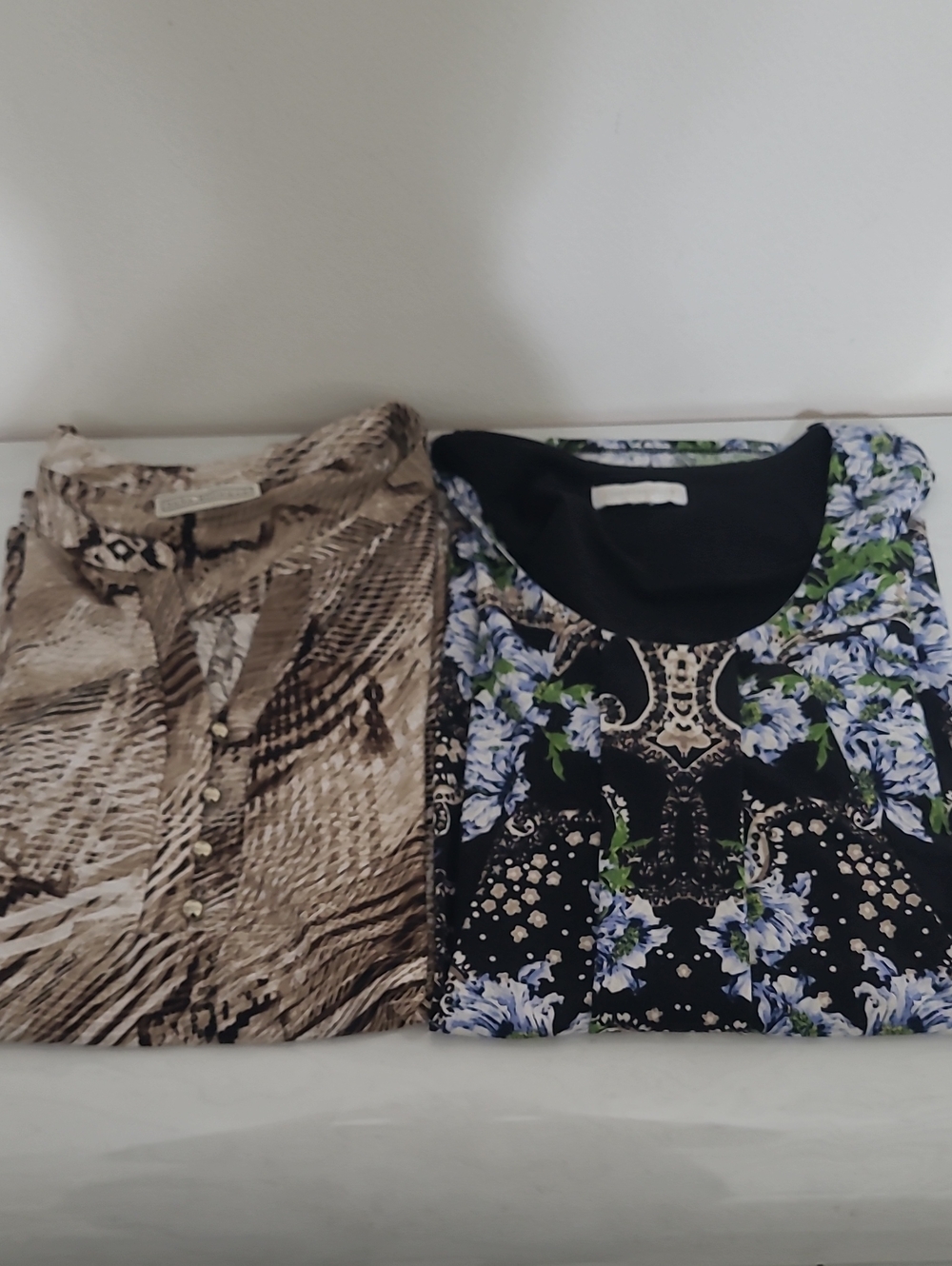 LOT 2  TOPS SIZE XL VERSATILE, EASY CARE. VIBRANT, FLATERING TIMELESS STYLES
